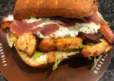 Kylling/tzatziki/seranoskinke sandwich