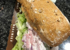 Skinkesalat sandwich